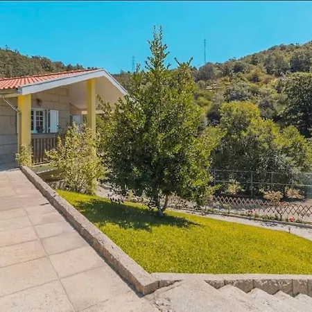 Villa Avo Zizi Alhoes, Bustelo, Gralheira e Ramires